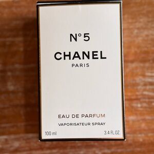 CHANEL No 5 Perfume